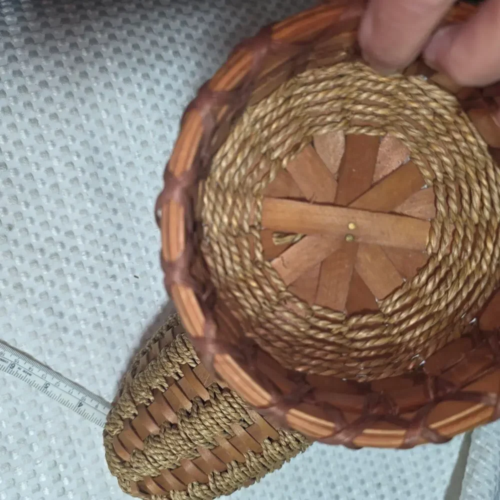 HANDWOVEN RUSTIC ACORN FALL DECOR BASKET